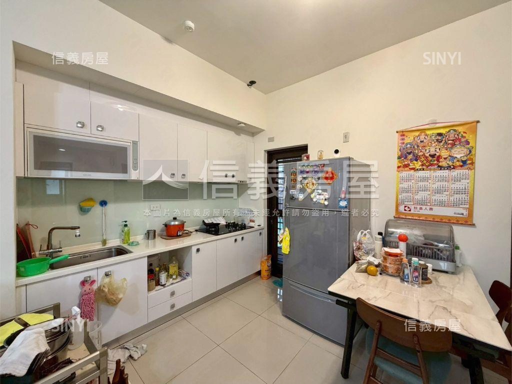 一層一戶電梯三房五樓雅筑房屋室內格局與周邊環境