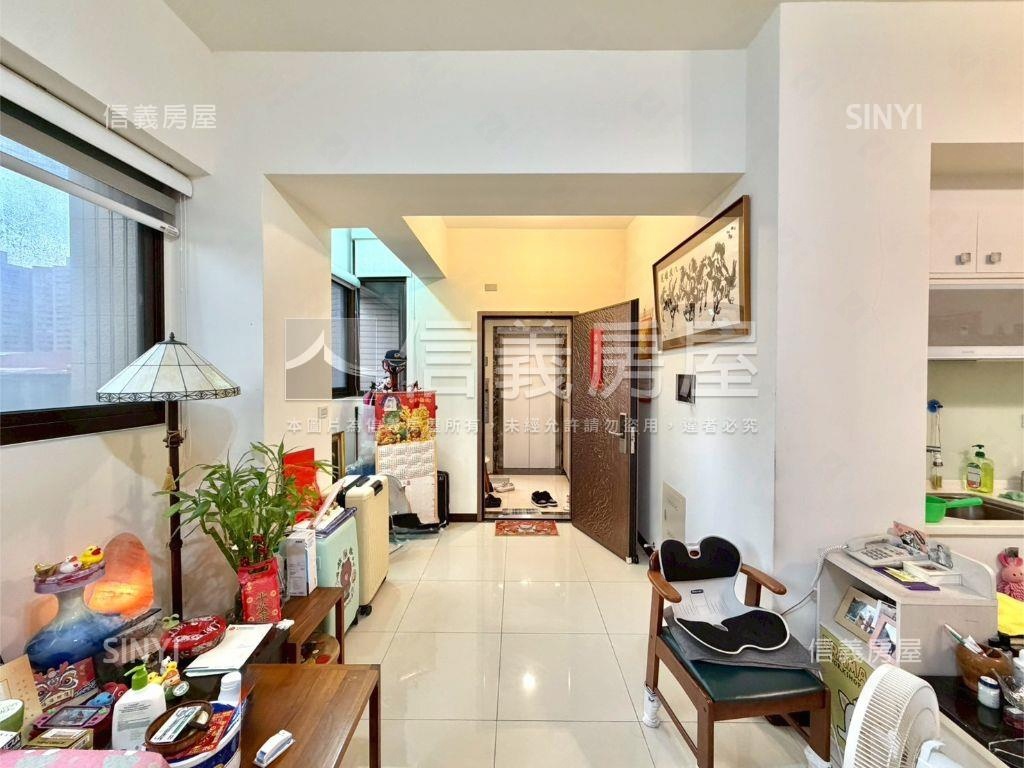 一層一戶電梯三房五樓雅筑房屋室內格局與周邊環境