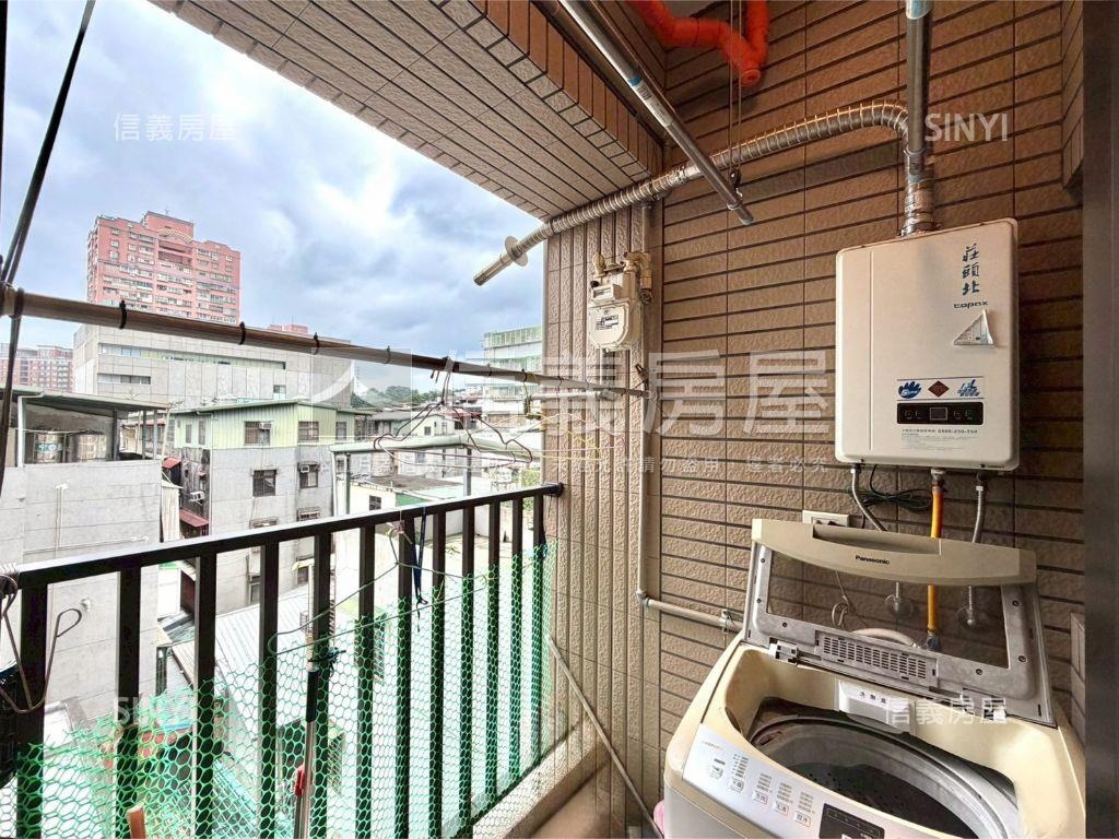 一層一戶電梯三房五樓雅筑房屋室內格局與周邊環境