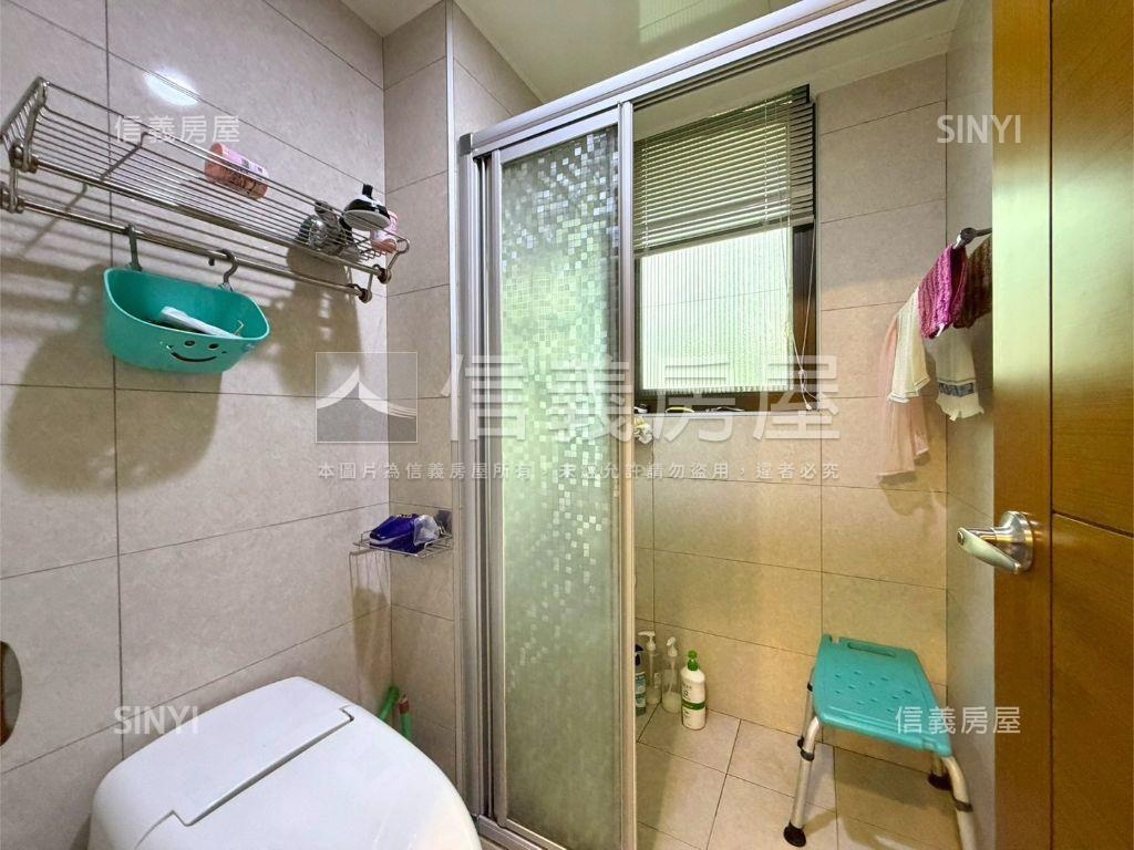 一層一戶電梯三房五樓雅筑房屋室內格局與周邊環境