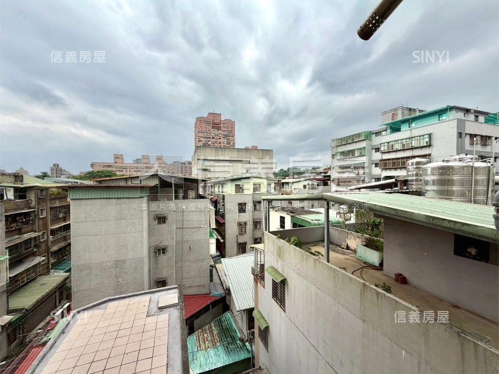 一層一戶電梯三房五樓雅筑房屋室內格局與周邊環境