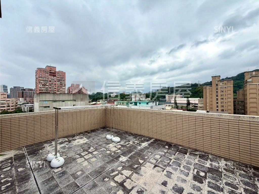 一層一戶電梯三房五樓雅筑房屋室內格局與周邊環境