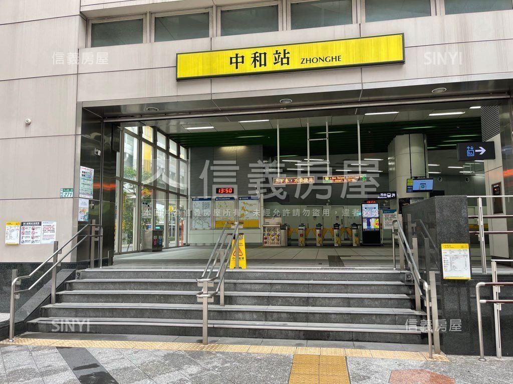 景安捷運。邊間黃金三樓房屋室內格局與周邊環境