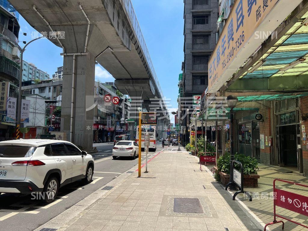 景安捷運。邊間黃金三樓房屋室內格局與周邊環境