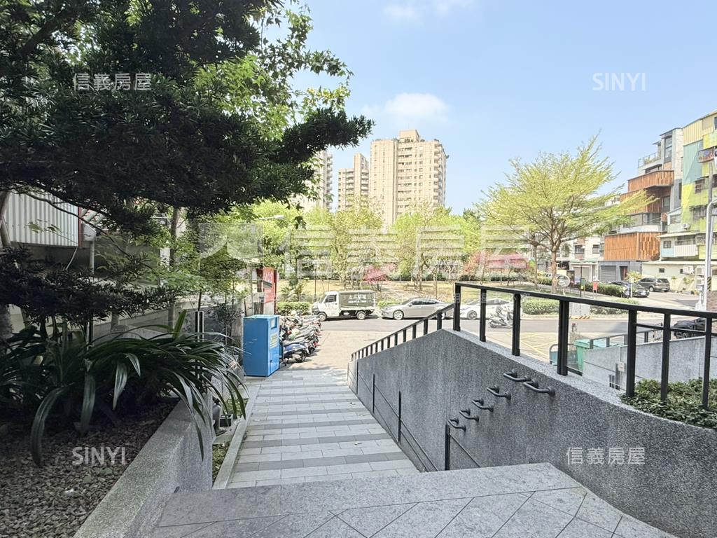 昌平榮景面公園三房車位房屋室內格局與周邊環境