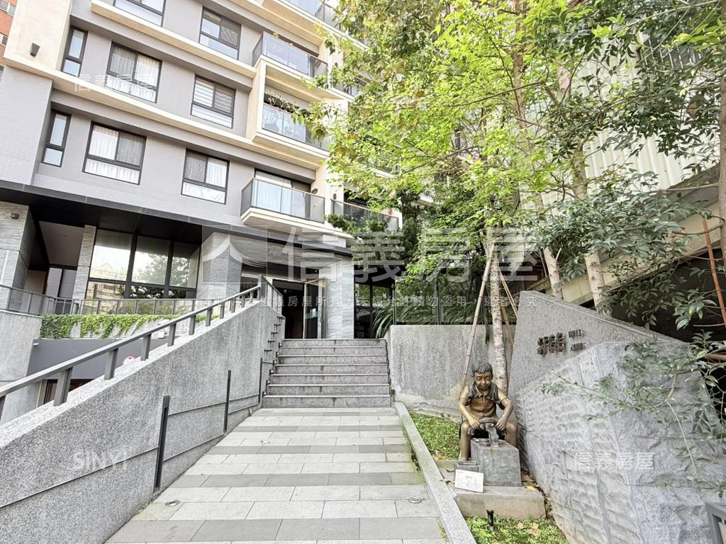 昌平榮景面公園三房車位房屋室內格局與周邊環境