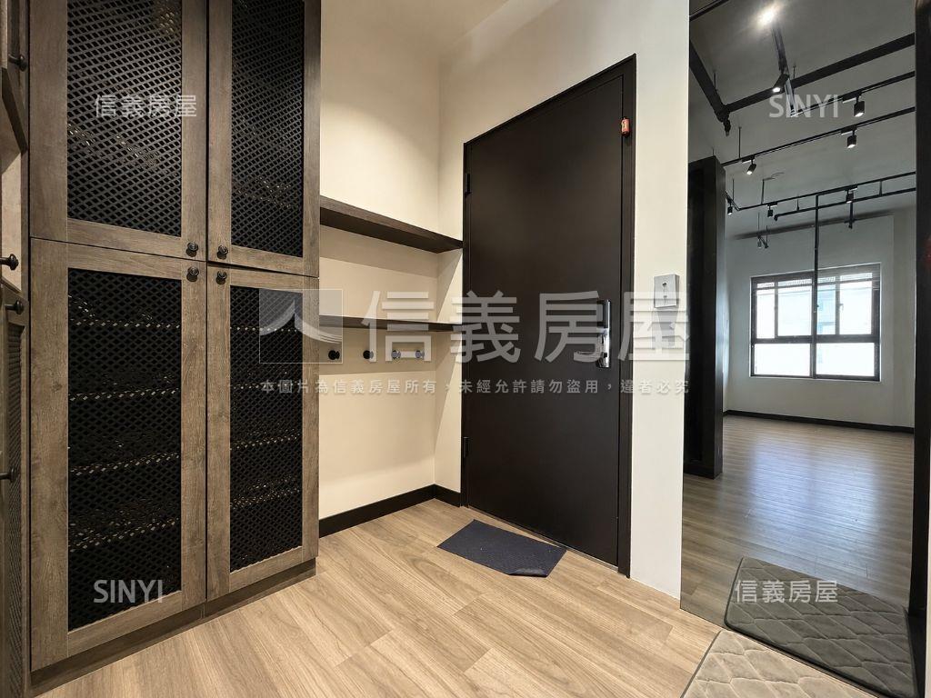 中路次頂樓兩房車位房屋室內格局與周邊環境