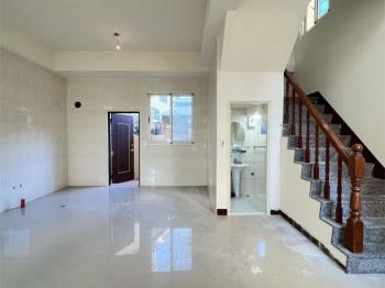 坐北朝南溫暖向陽邊間美墅