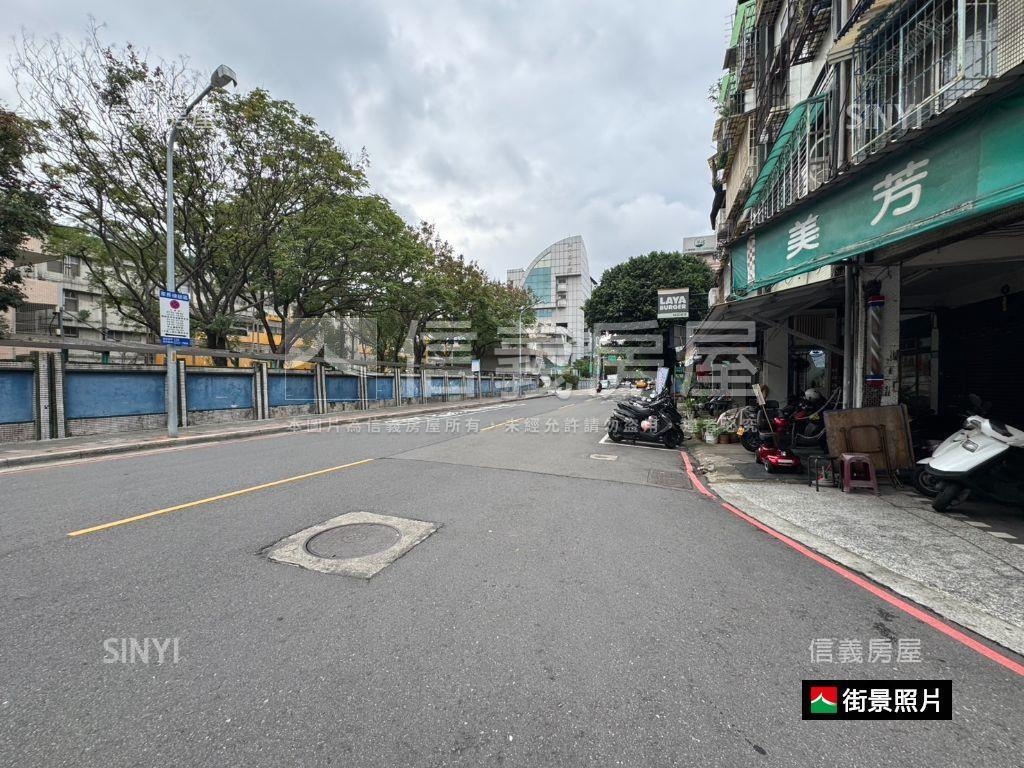 雙店面地點條件佳房屋室內格局與周邊環境