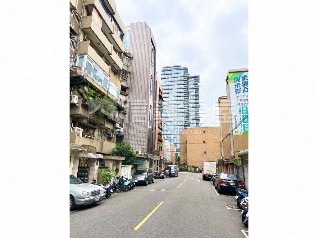 名人巷雙敦稀有電梯大三房房屋室內格局與周邊環境