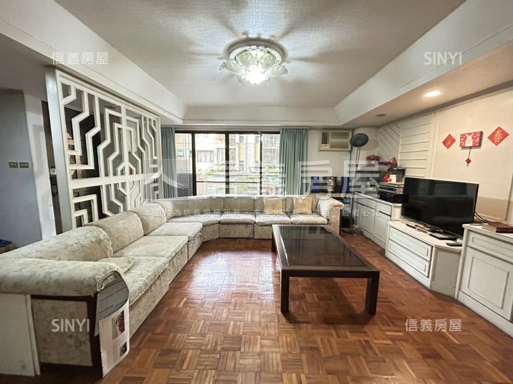 名人巷雙敦稀有電梯大三房房屋室內格局與周邊環境