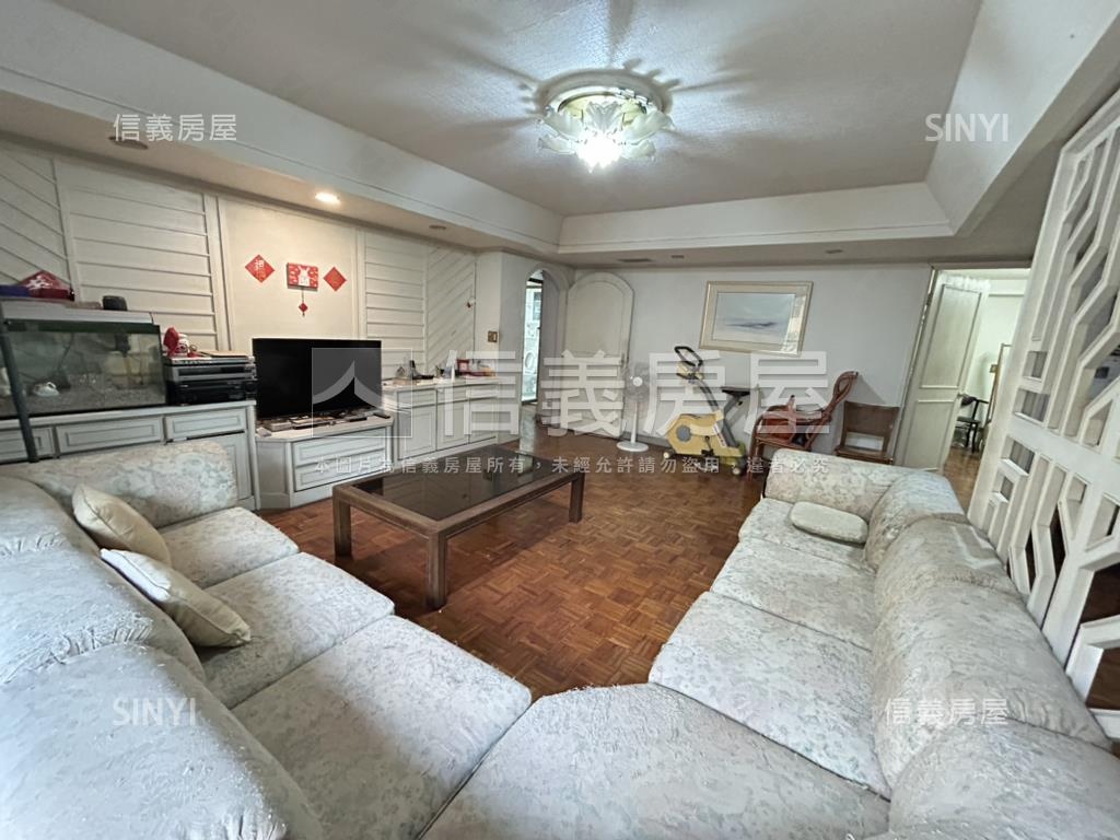 名人巷雙敦稀有電梯大三房房屋室內格局與周邊環境