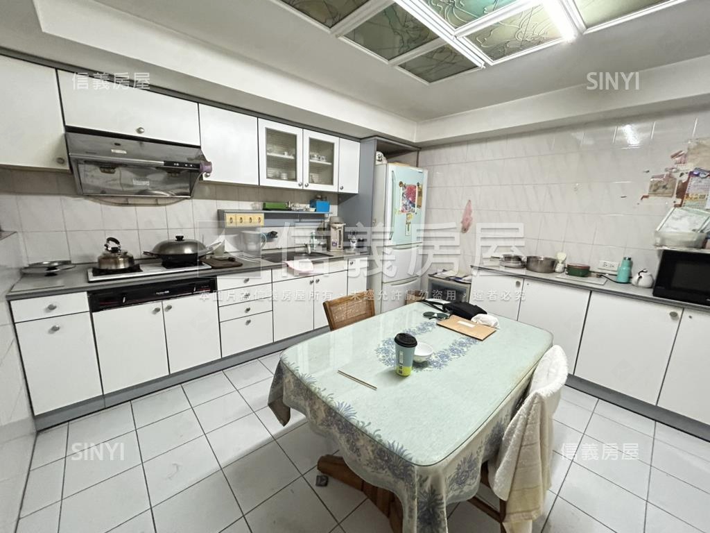 名人巷雙敦稀有電梯大三房房屋室內格局與周邊環境