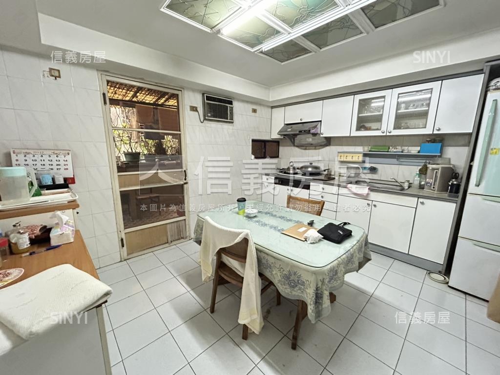 名人巷雙敦稀有電梯大三房房屋室內格局與周邊環境