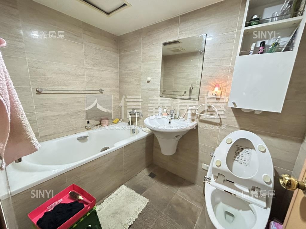 名人巷雙敦稀有電梯大三房房屋室內格局與周邊環境