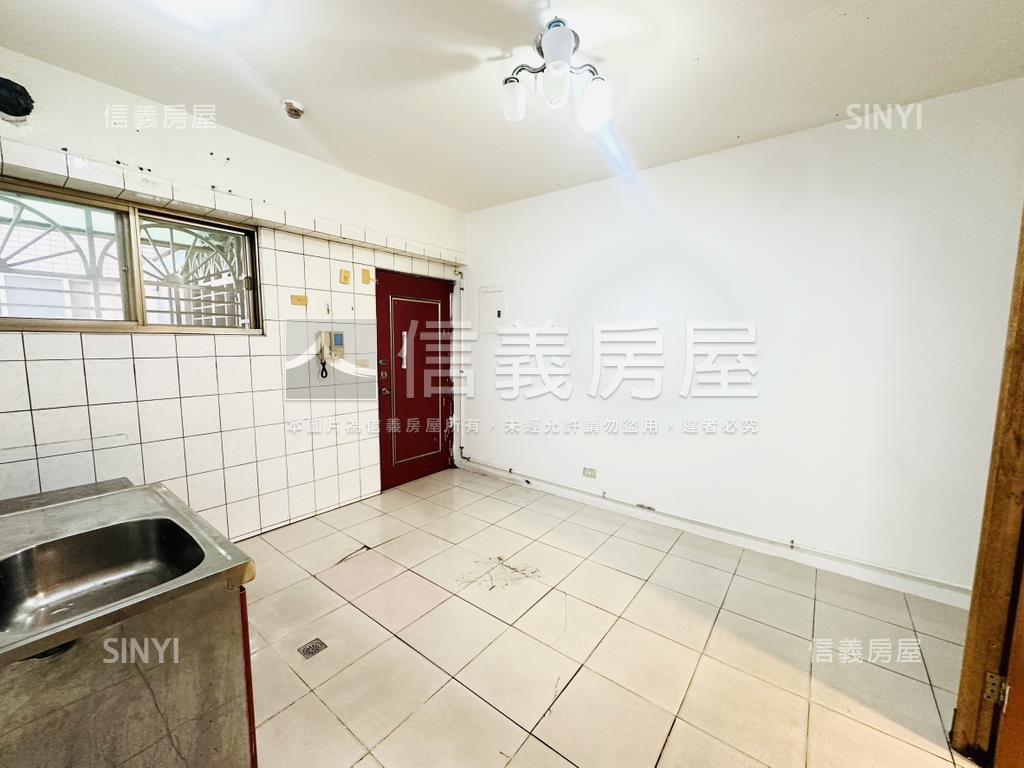 ４／２５可看電梯兩房車位房屋室內格局與周邊環境