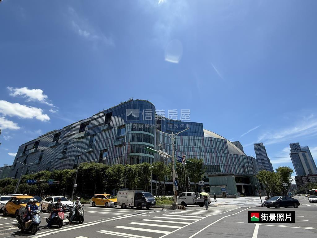 東區知名角間大空間金店面房屋室內格局與周邊環境
