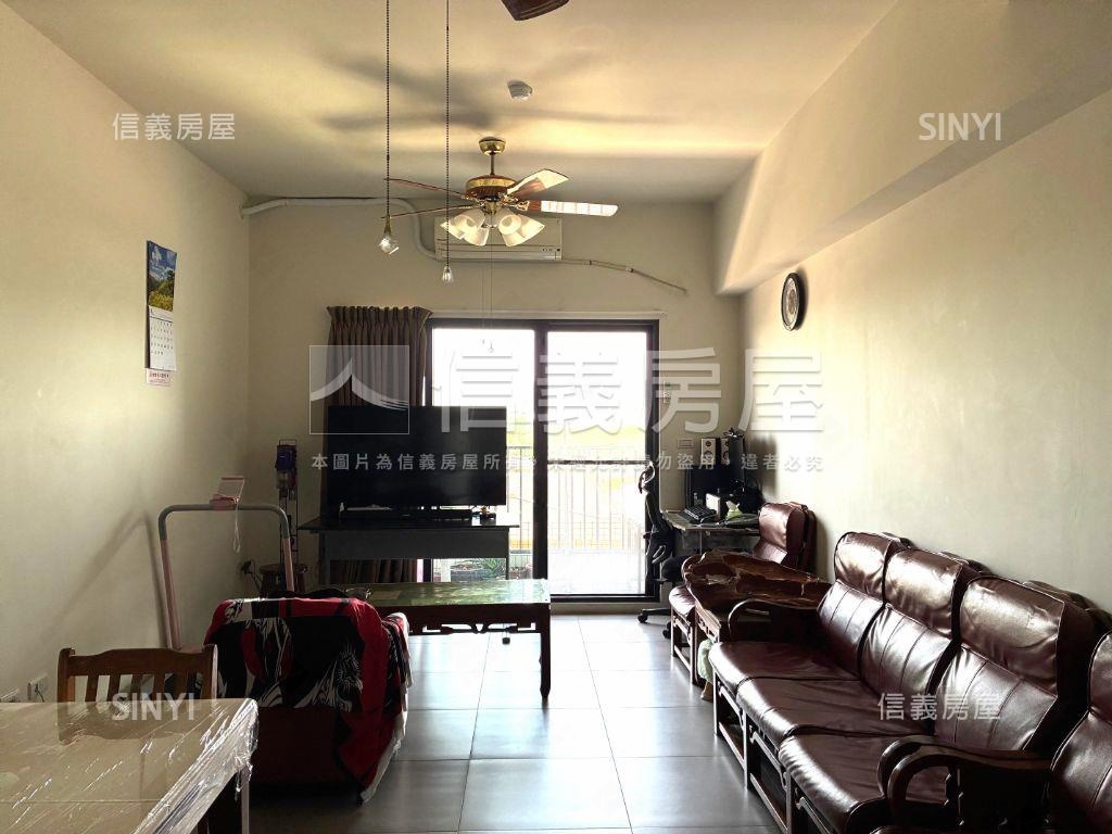 金鋐微一專任三房車位房屋室內格局與周邊環境