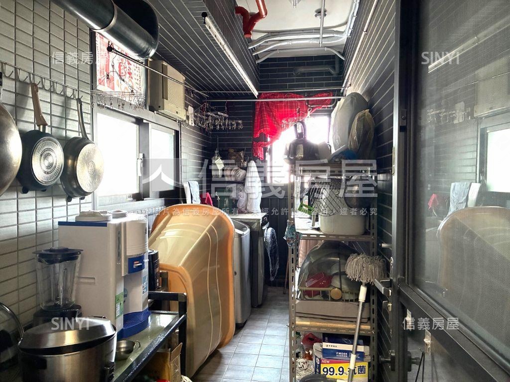 金鋐微一專任三房車位房屋室內格局與周邊環境