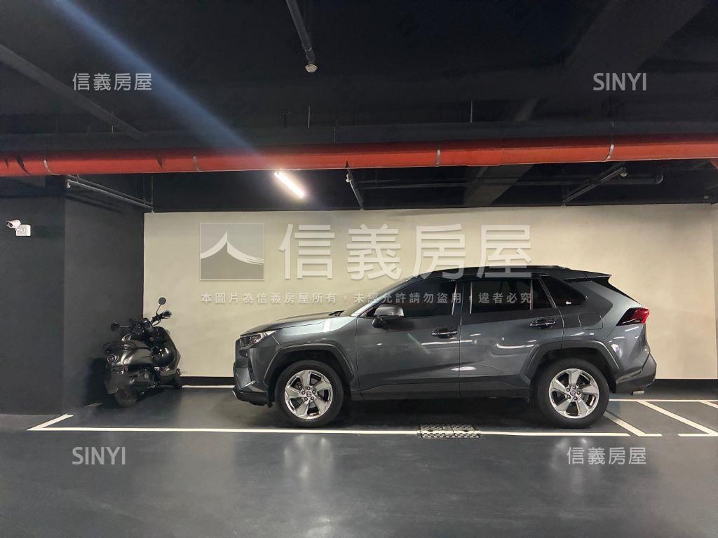 金鋐微一專任三房車位房屋室內格局與周邊環境