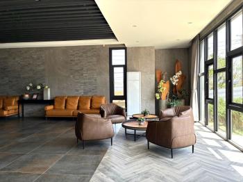 金鋐微一專任三房車位