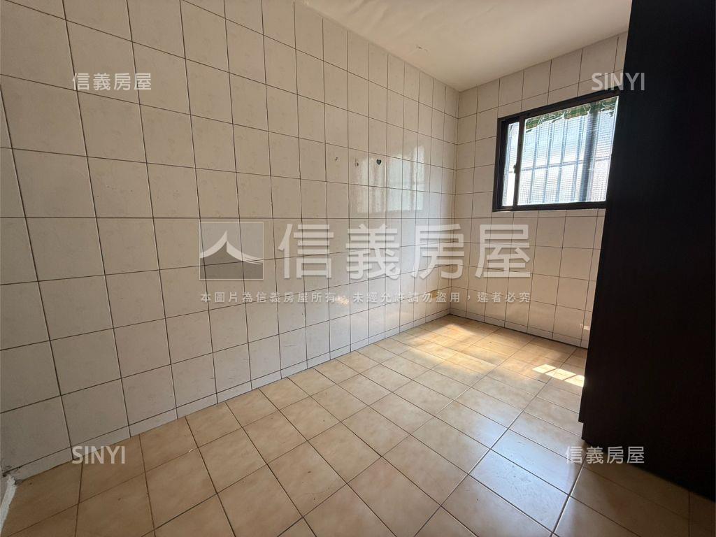 新平路臨十米路透店房屋室內格局與周邊環境