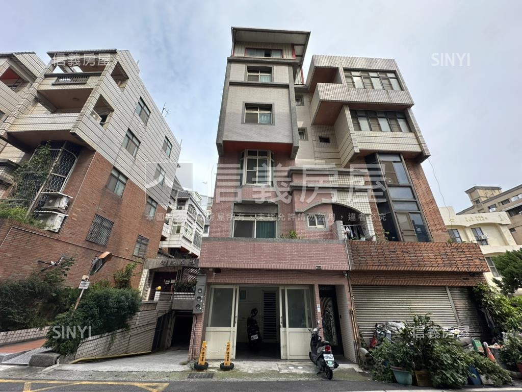 香格里拉臨路透天房屋室內格局與周邊環境