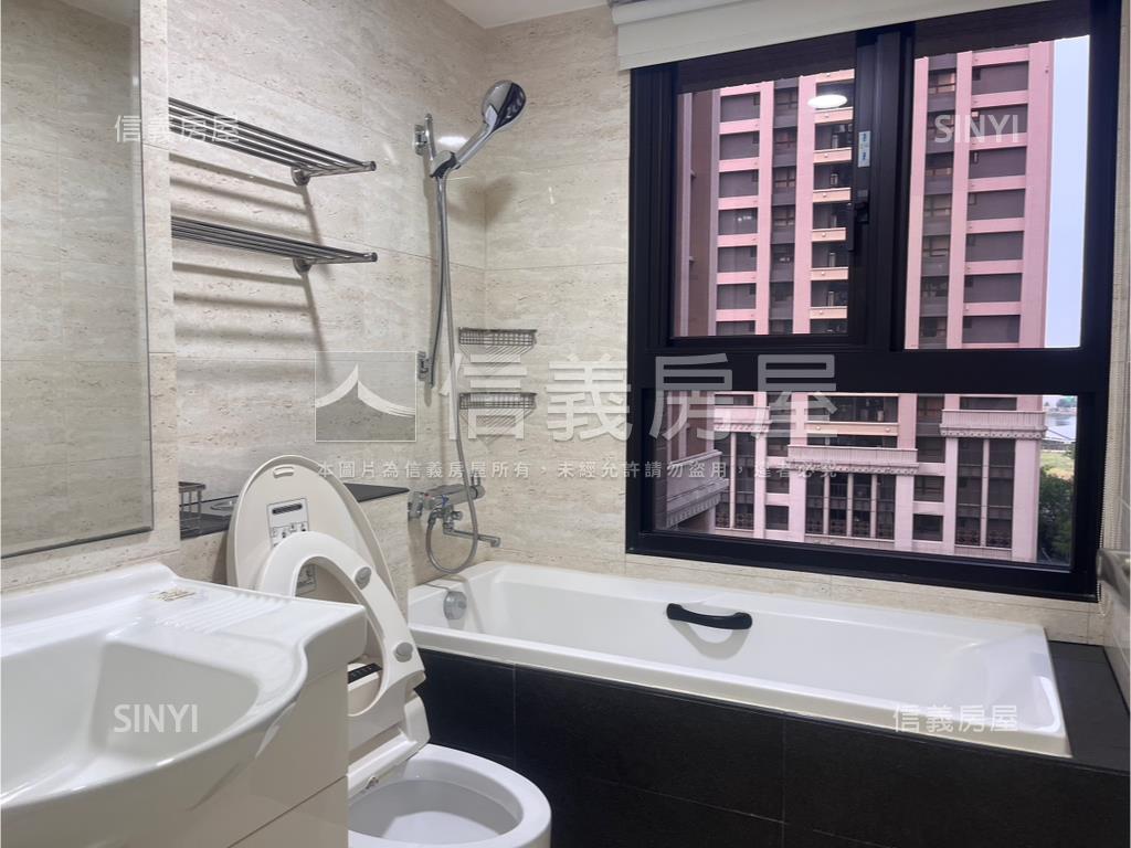 新悅城採光三房平車房屋室內格局與周邊環境