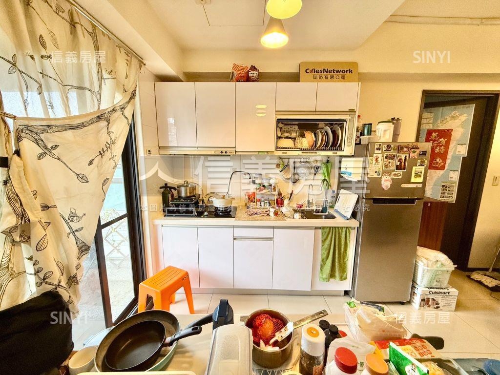 近捷運度假成家輕屋齡３房房屋室內格局與周邊環境