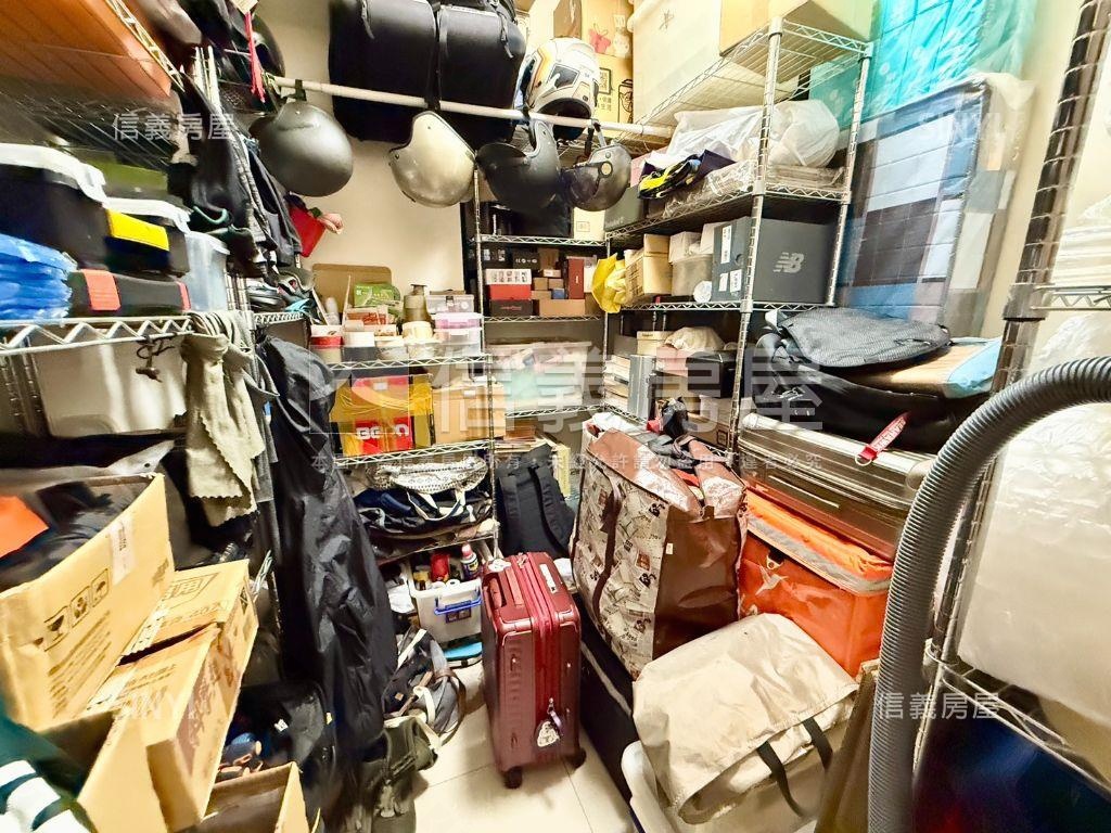 近捷運度假成家輕屋齡３房房屋室內格局與周邊環境