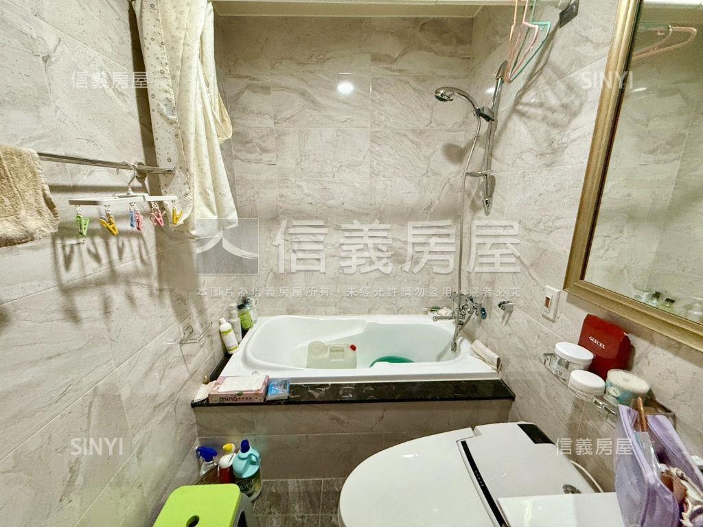 近捷運度假成家輕屋齡３房房屋室內格局與周邊環境
