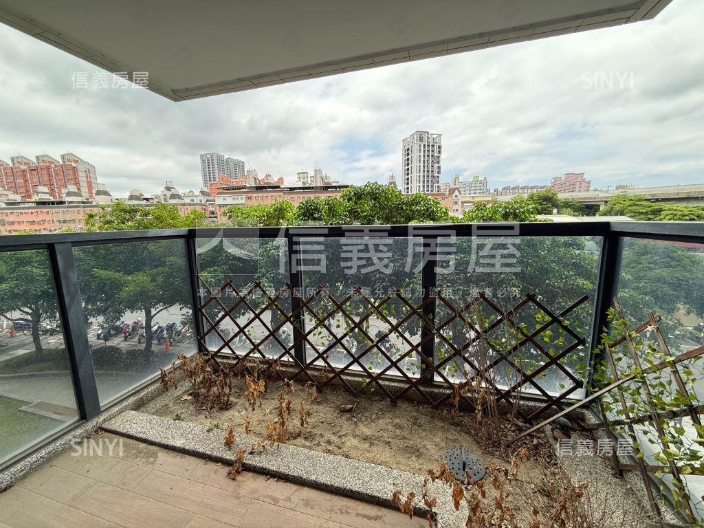 近捷運度假成家輕屋齡３房房屋室內格局與周邊環境