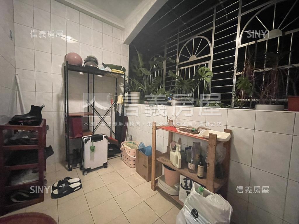 行政公寓頂佳美裝潢房屋室內格局與周邊環境