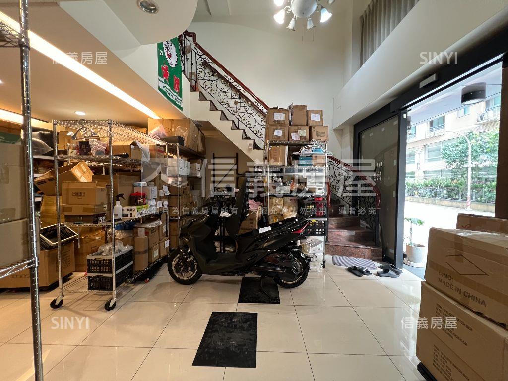 歐洲村凡登金店面有車位房屋室內格局與周邊環境