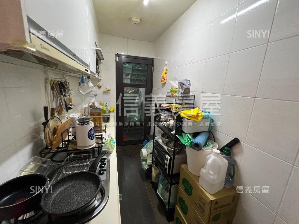 歐洲村凡登金店面有車位房屋室內格局與周邊環境