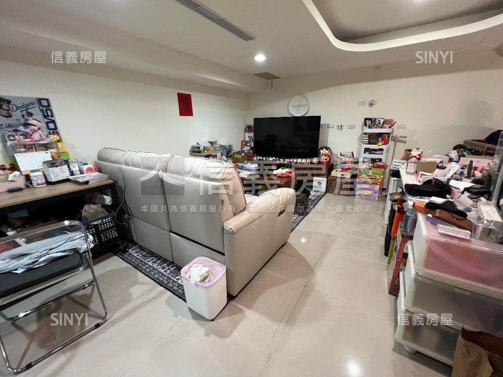 歐洲村凡登金店面有車位房屋室內格局與周邊環境