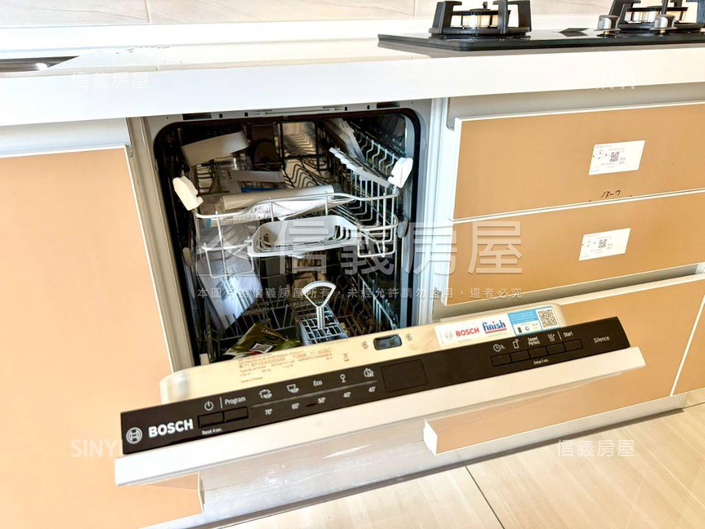 富宇明星綻全新收租店面房屋室內格局與周邊環境