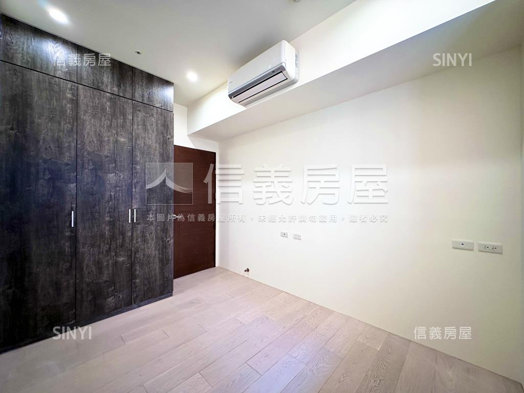 皇翔玉鼎。明亮美四房車位房屋室內格局與周邊環境