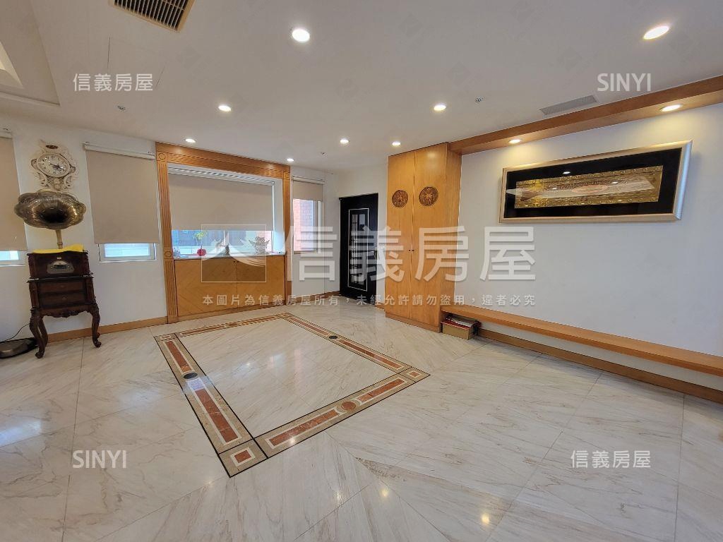 藝文特區。樓中樓美宅房屋室內格局與周邊環境