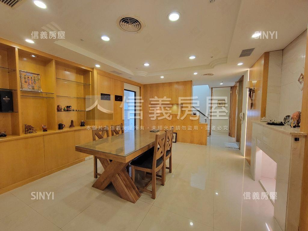 藝文特區。樓中樓美宅房屋室內格局與周邊環境