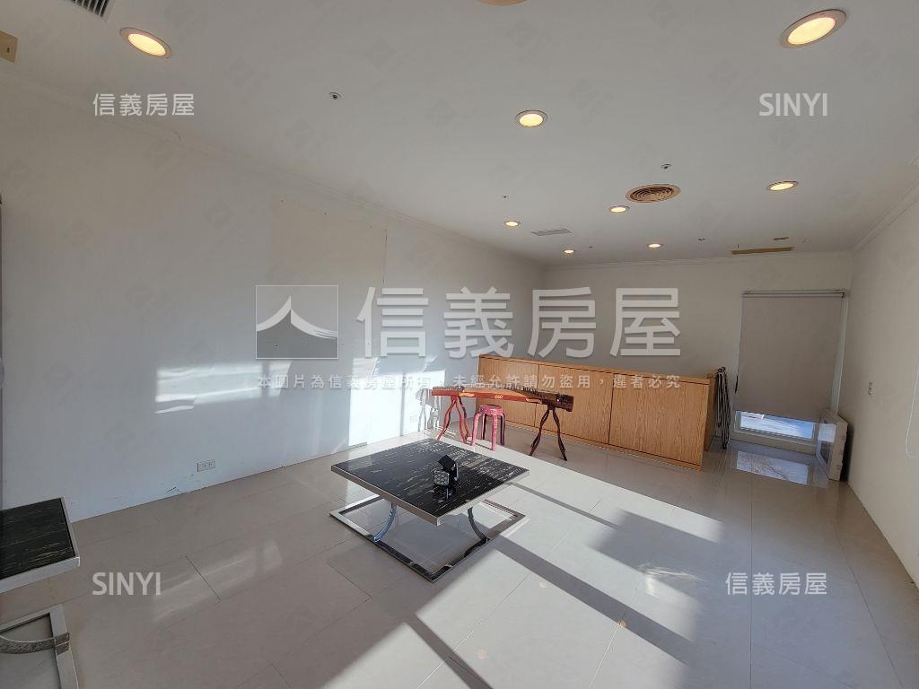 藝文特區。樓中樓美宅房屋室內格局與周邊環境