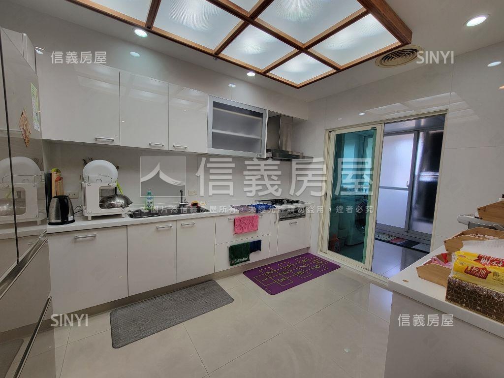 藝文特區。樓中樓美宅房屋室內格局與周邊環境