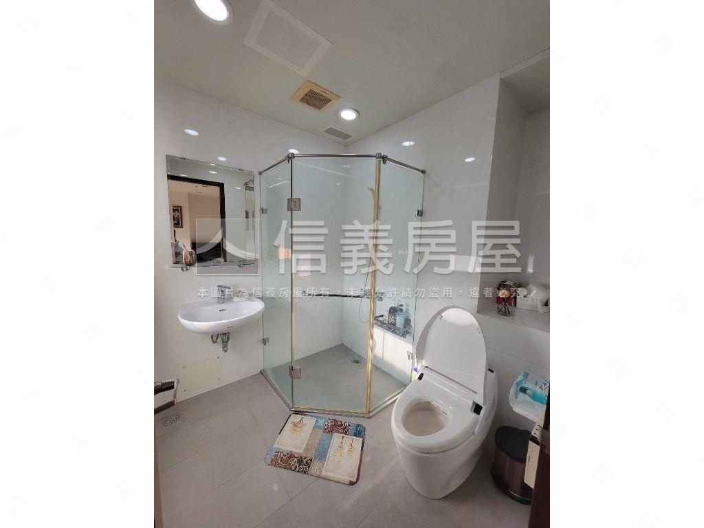 藝文特區。樓中樓美宅房屋室內格局與周邊環境