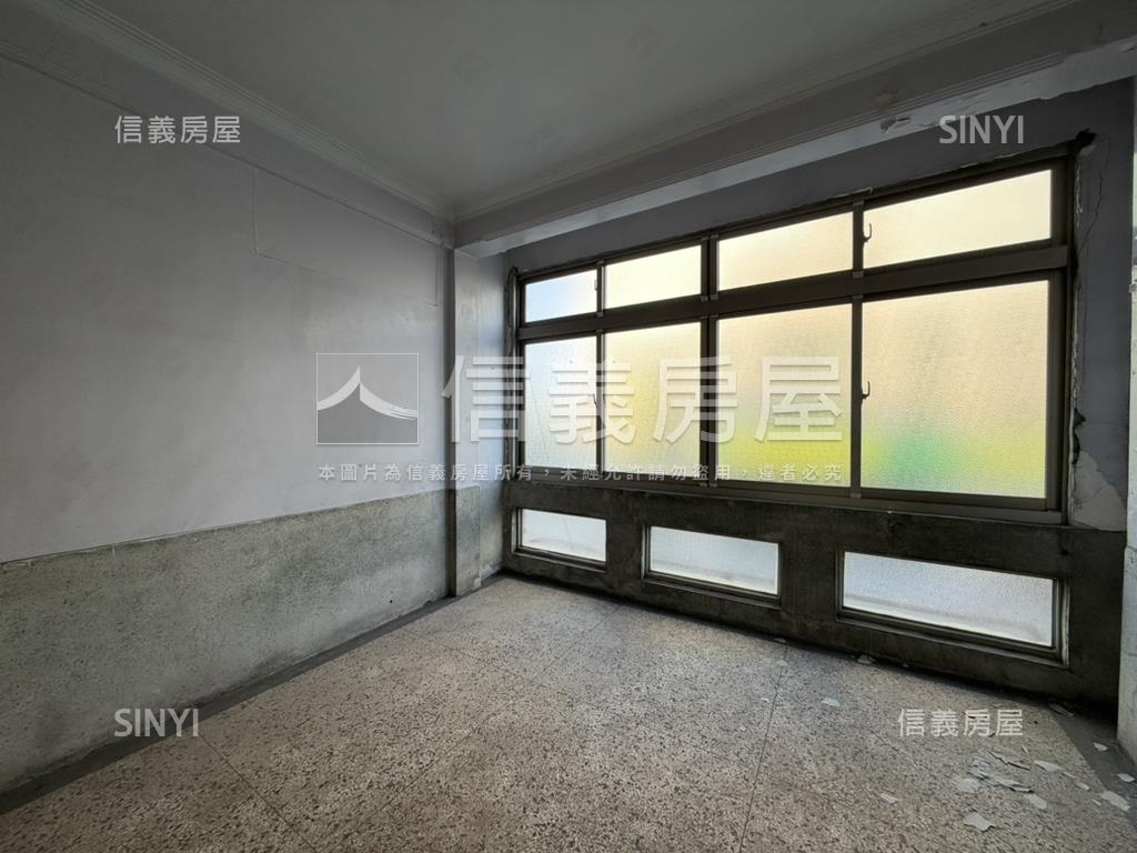 民生路燙金雙店面房屋室內格局與周邊環境