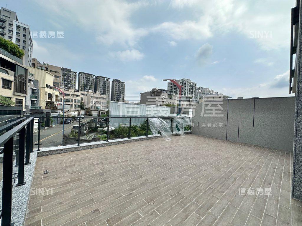 近公園大面寬臨路角墅房屋室內格局與周邊環境