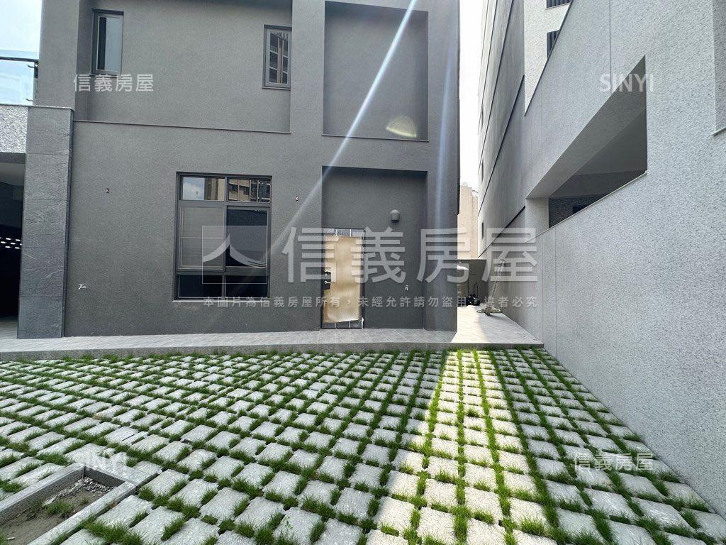 近公園大面寬臨路角墅房屋室內格局與周邊環境