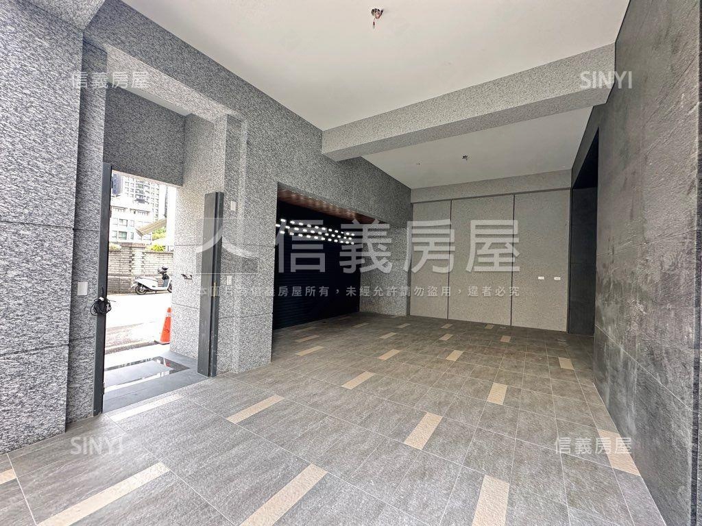 近公園大面寬臨路角墅房屋室內格局與周邊環境