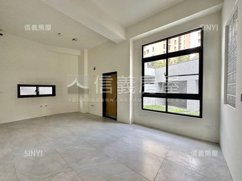 近公園大面寬臨路角墅房屋室內格局與周邊環境