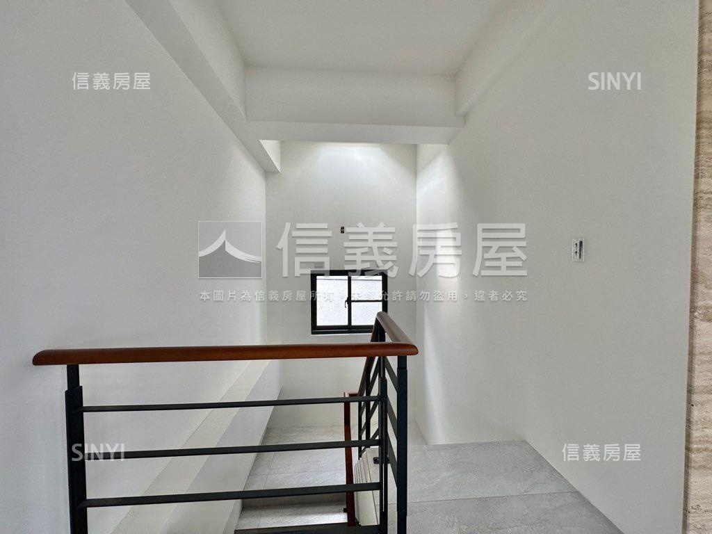 近公園大面寬臨路角墅房屋室內格局與周邊環境