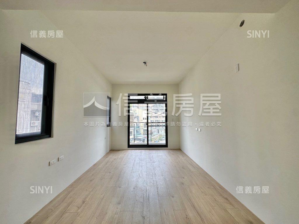 近公園大面寬臨路角墅房屋室內格局與周邊環境